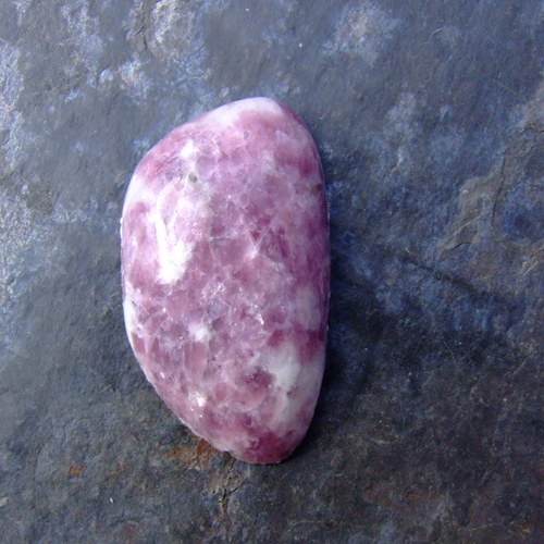 Lepidolit, kabošon č.848 — foto 2