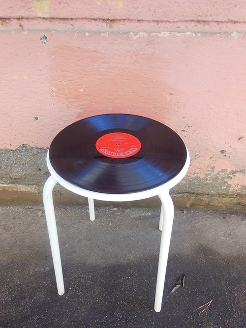 Stoleček / stolička VINYLKA - bílá + červená — foto 3