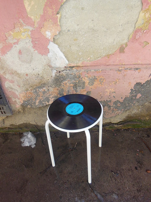 Stoleček / stolička - VINYLKA - bílá s tyrkysovým — foto 2