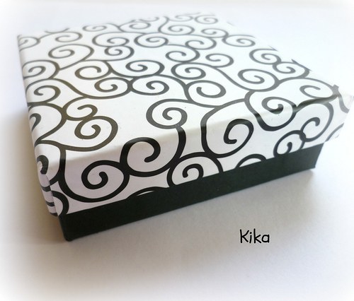 Černobílá krabička 9 x 9 cm — foto 2