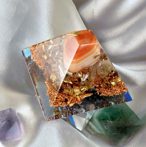 Orgonit Pyramida velká 1 - Karneol Bostwana — foto 3