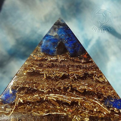 Pyramida orgonitová s lapisem lazuli a zlatem — foto 2