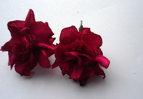 Fuchsiové kytičkové náušnice — foto 2