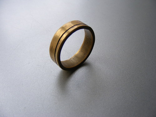 Prsten s tenkou linkou. — foto 2
