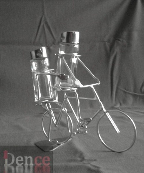 Cyklisti už frčí...( On a Ona ) — foto 3