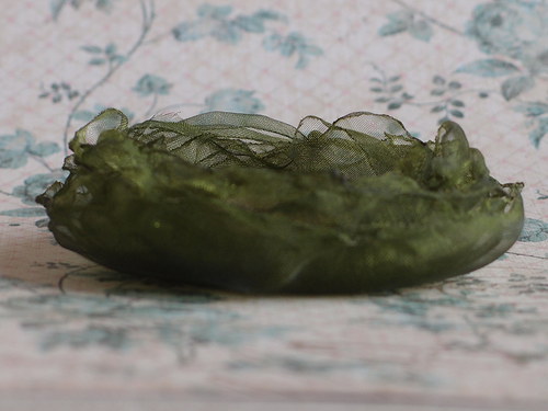Brož olivová s knoflíkem — foto 4