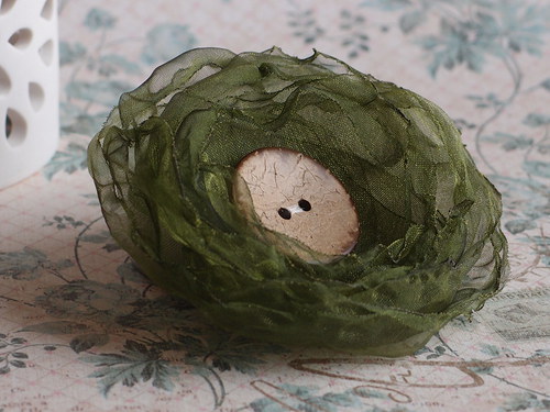 Brož olivová s knoflíkem — foto 5
