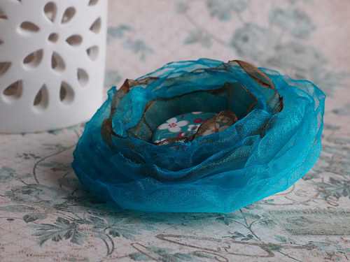 Brož tyrkysová s knoflíkem — foto 3