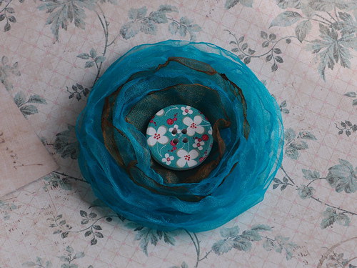 Brož tyrkysová s knoflíkem — foto 4