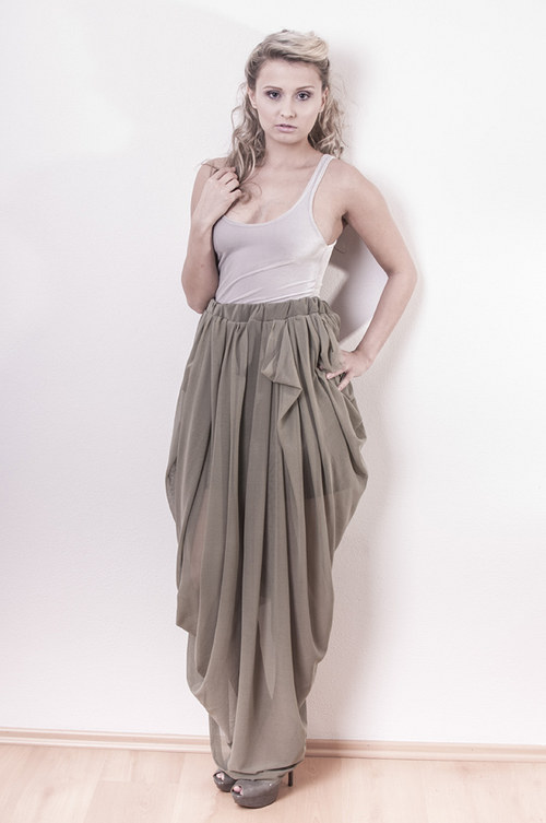 - SLEVA-/ 60% Spring 2013/ Khaki dlouhá sukně — foto 2