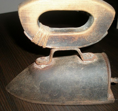 Starodávná žehlička — foto 2