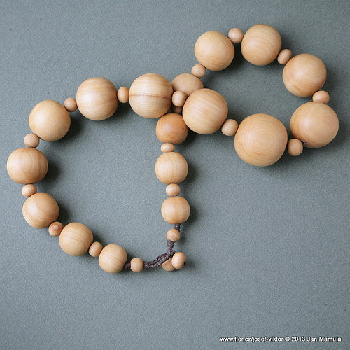 FIONA dřevěný náhrdelník — foto 2
