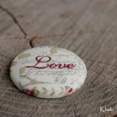 Love - buttonková brož — foto 2