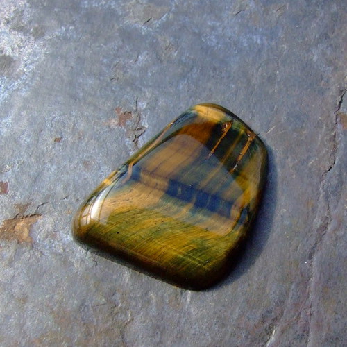 Tygří oko multicolor, kabošon č.916 — foto 3