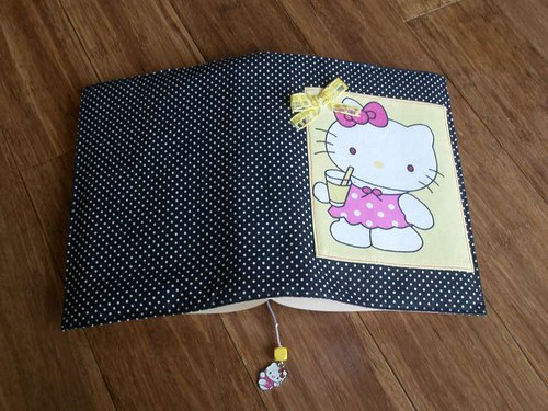 Obal na knihu - Hello Kitty s přívěskem — foto 2
