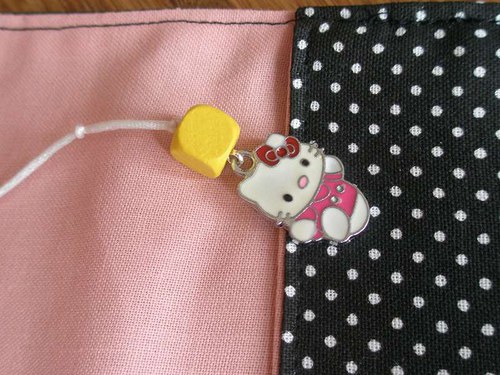 Obal na knihu - Hello Kitty s přívěskem — foto 3