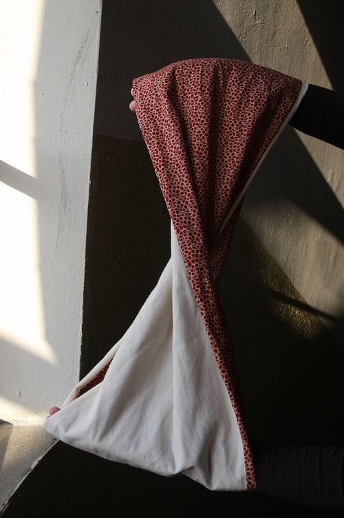 Nákrčník s vínovými lístky — foto 5