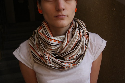 Nákrčník s proužky — foto 2