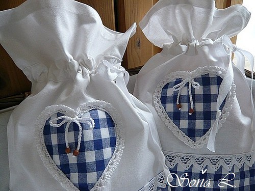 Bílý sáček se srdíčkem - modrobílá kuchyně — foto 6