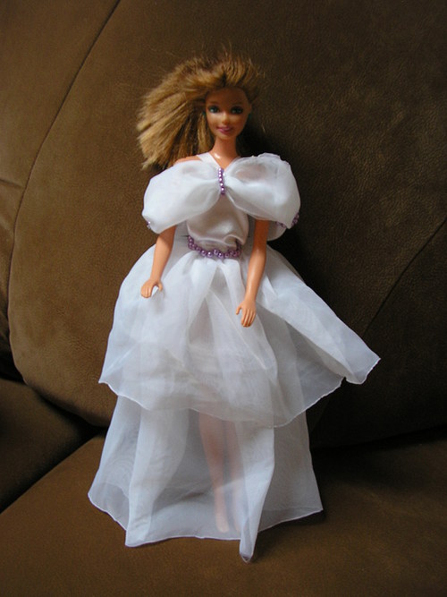 Svatební šaty na Barbie — foto 2