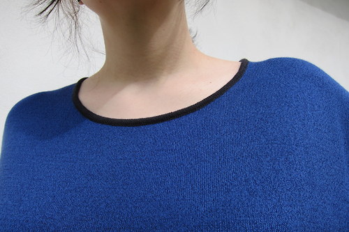 Dvoubarevné šaty — foto 4