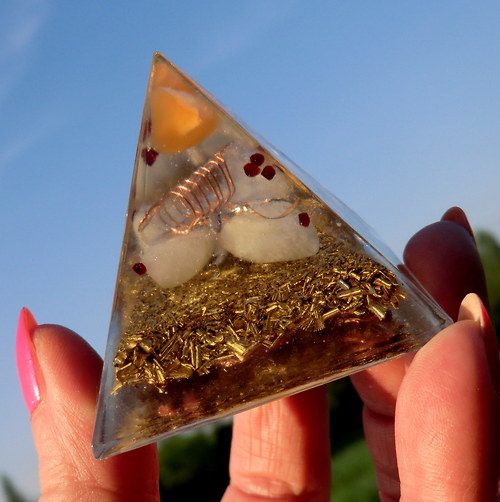 Orgonit Pyramida *OBJ* S karneolem — foto 2