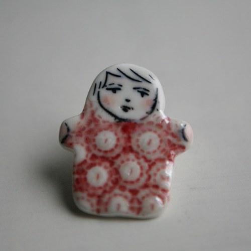 Apolenka Ono (porcelánová brož) — foto 6