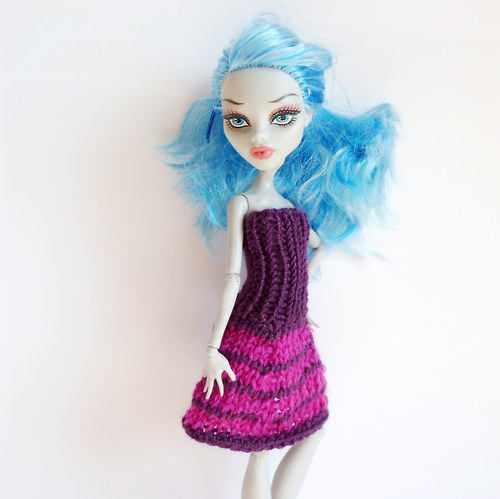 Fialové šaty pro Monster High — foto 2