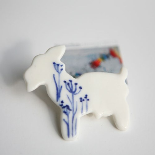 Koza Kobaltová (porcelánová brož) — foto 3