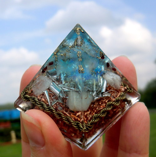 Orgonit *Pyramida (3)* 4x4 Akvamarinová — foto 4