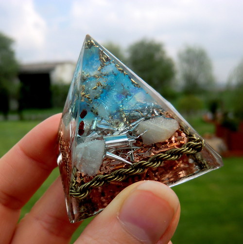 Orgonit *Pyramida (3)* 4x4 Akvamarinová — foto 5