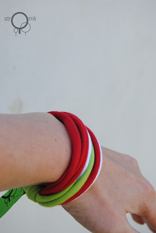 Náramek bílo, zeleno, červený — foto 2