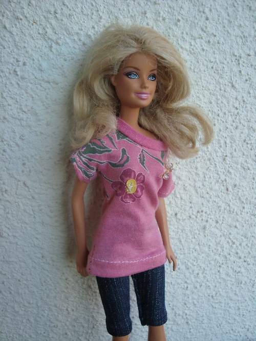 Krátké jeans s trikem — foto 2
