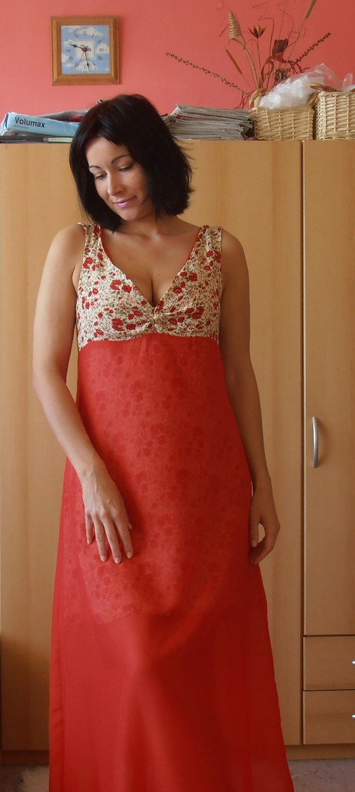Červené šaty — foto 2