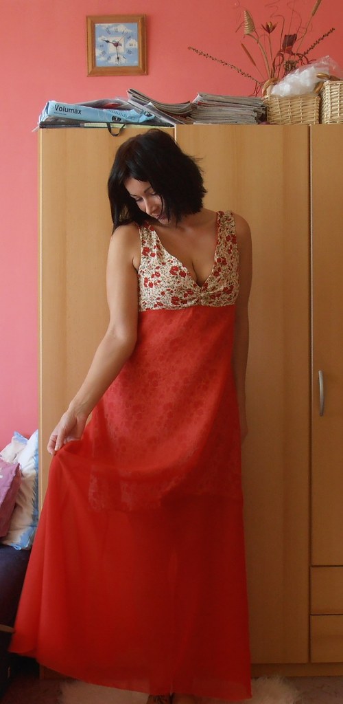 Červené šaty — foto 3