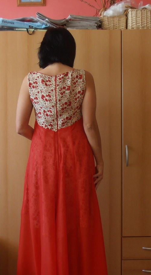 Červené šaty — foto 5