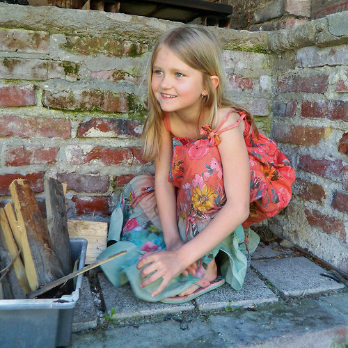 Šaty na ramínka - vel.134/150 — foto 2