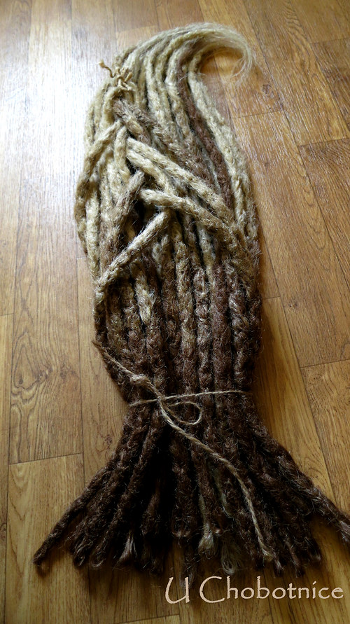 Dlooouhatánské blonďaté syntetické dready — foto 3