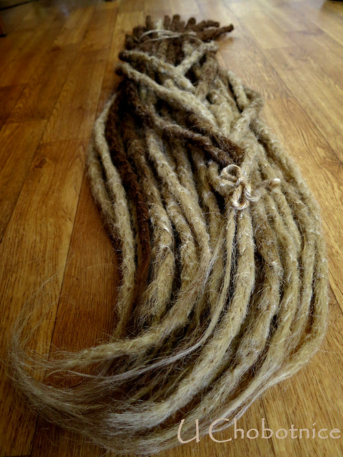 Dlooouhatánské blonďaté syntetické dready — foto 4