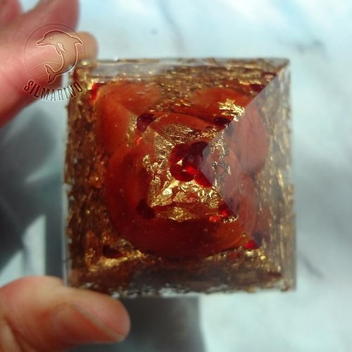 "Zářící karneol" orgonit pyramida granát - karneol — foto 5