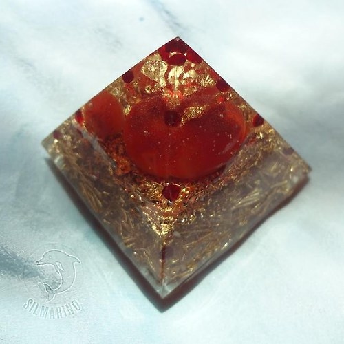 "Zářící karneol" orgonit pyramida granát - karneol — foto 6