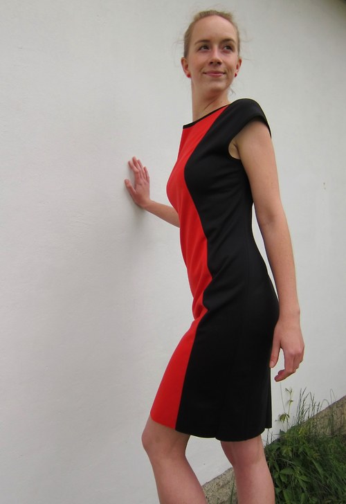 Pouzdrové šaty — foto 2
