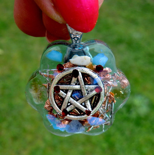 Orgonit * šperk * (K8) Měsíční Pentagram — foto 2