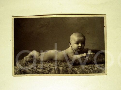 LEŽÍCÍ DÍTKO V. - č. 1618 — foto 2