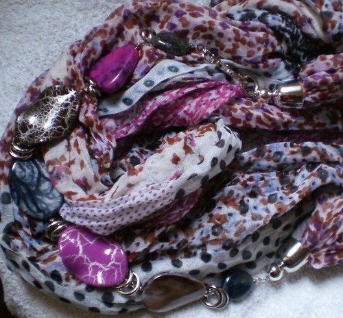 Fialová šála se vzorem — foto 2