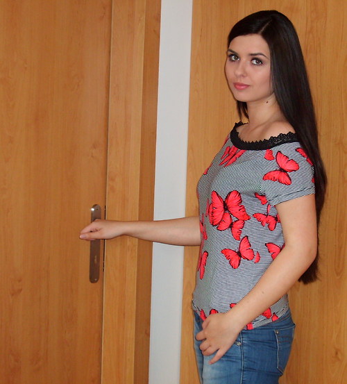 Tričko s červenými motýlky — foto 2