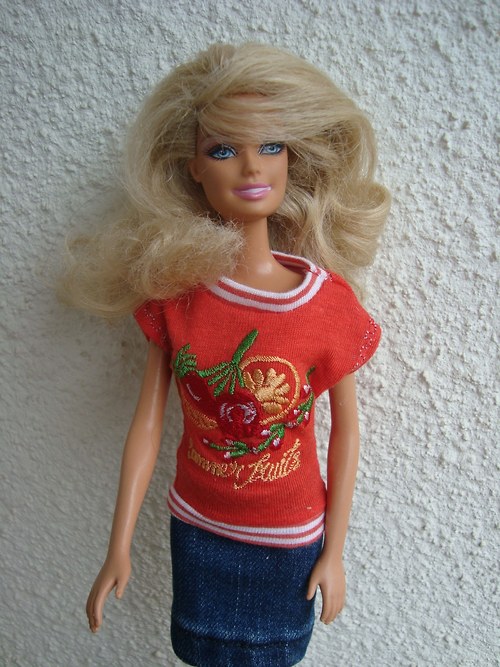 Jeans sukně s trikem — foto 2