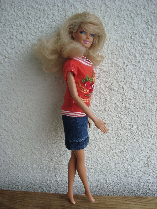 Jeans sukně s trikem — foto 3