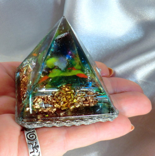 Orgonit Pyramida *OBJ* DUHA — foto 2