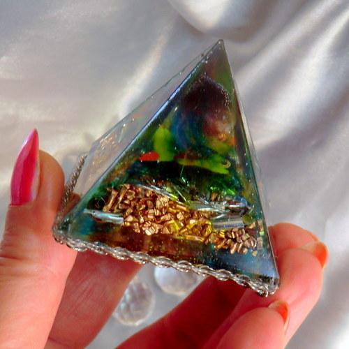 Orgonit Pyramida *OBJ* DUHA — foto 3